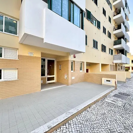 2 By Homing Armação de Pêra